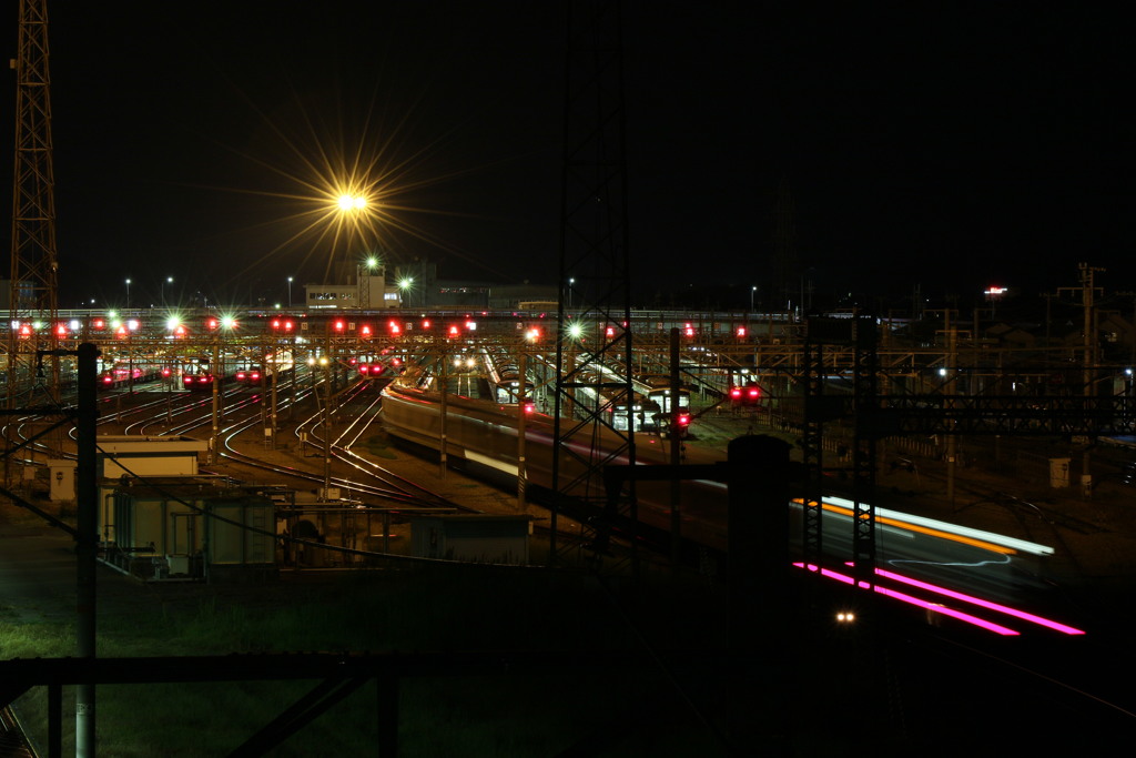 夜の車両基地