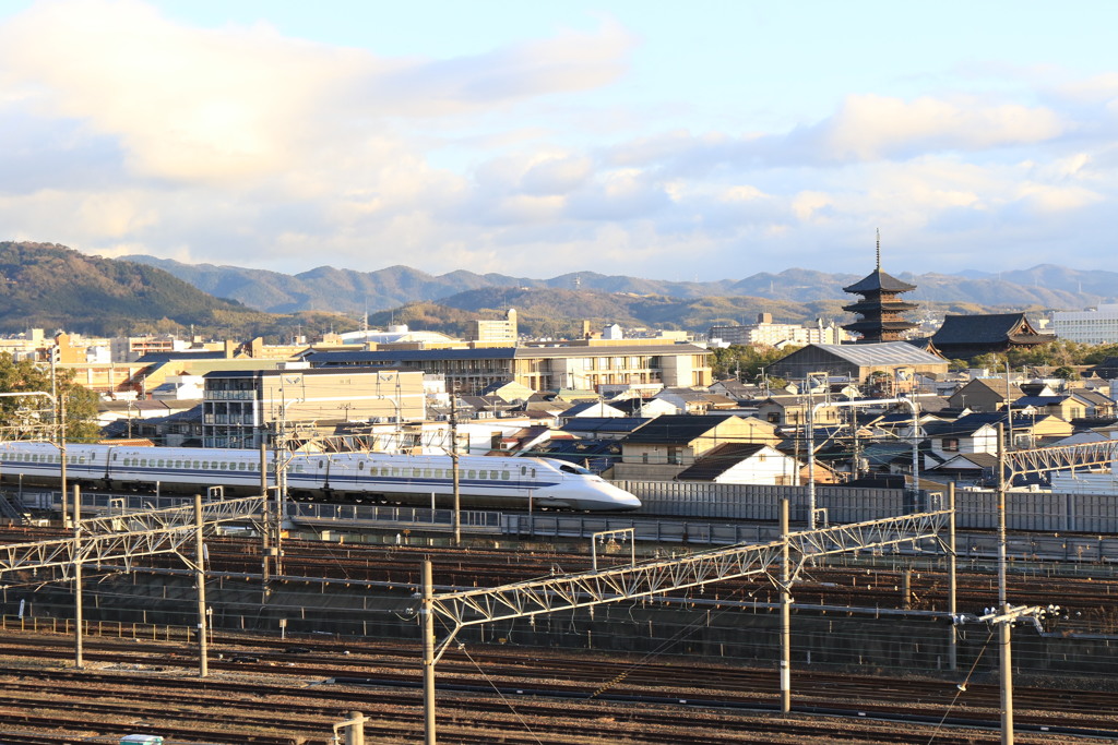 五重塔と700系新幹線