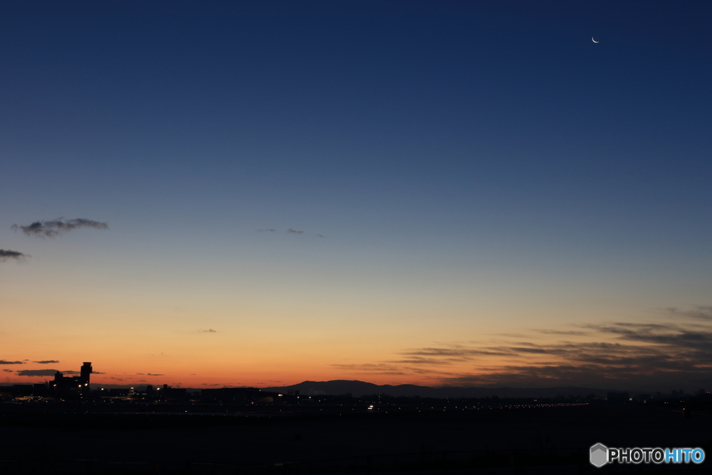 伊丹空港の夜明けⅠ