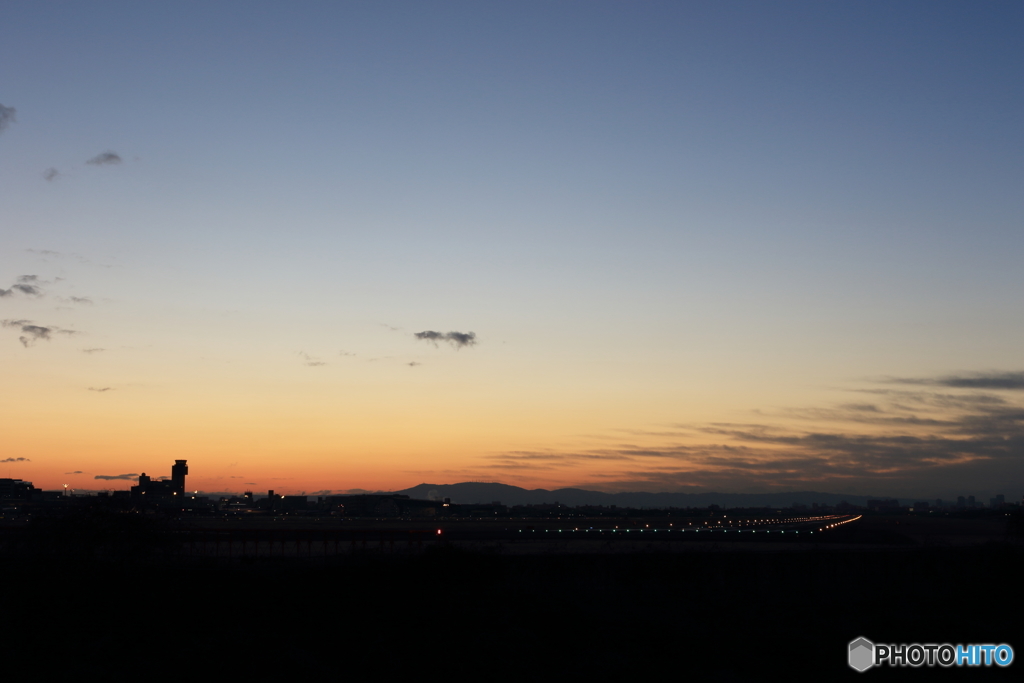 伊丹空港の夜明けⅡ