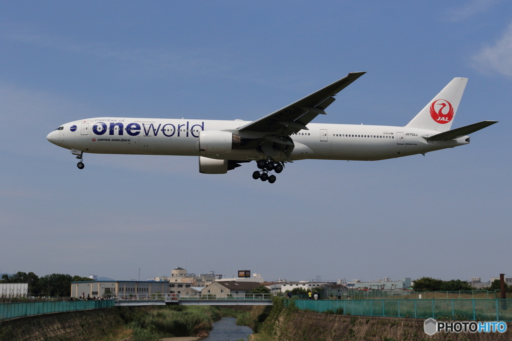 JALボーイング777-300 OneWorld(JA752J)アプローチ