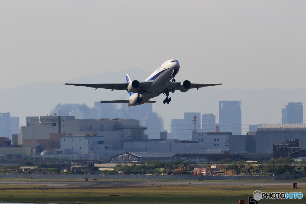 ANA B777-200 Take Off