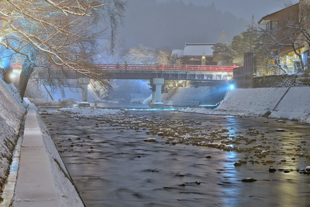 雪中の中橋