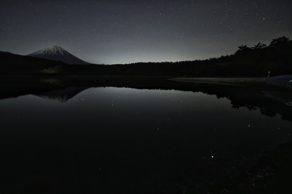 秘境の湖