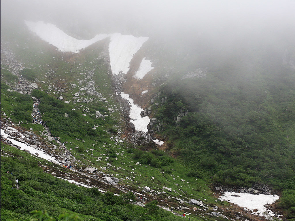 残雪の登山道ー千畳敷カールⅡ