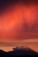 富士山ー降り注ぐ夕雲