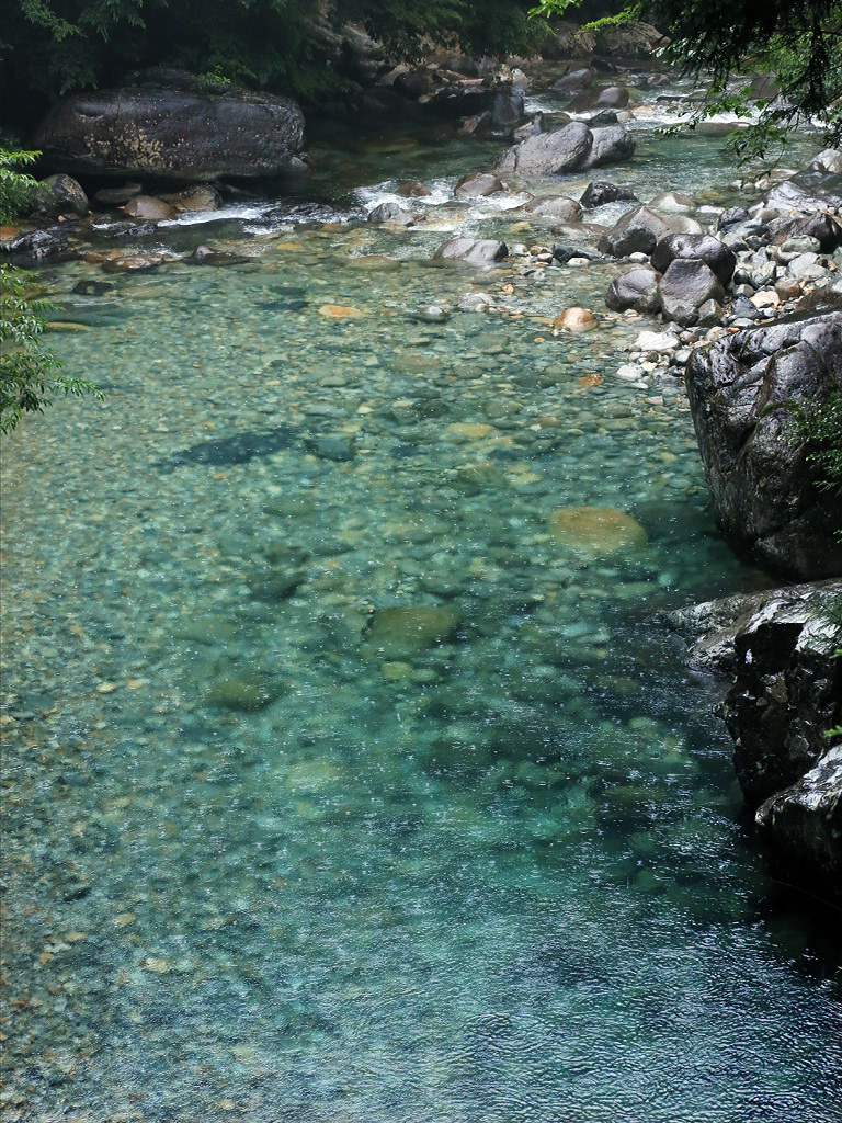 阿寺ブルーの渓谷