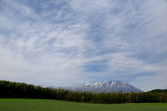 春の岩手山