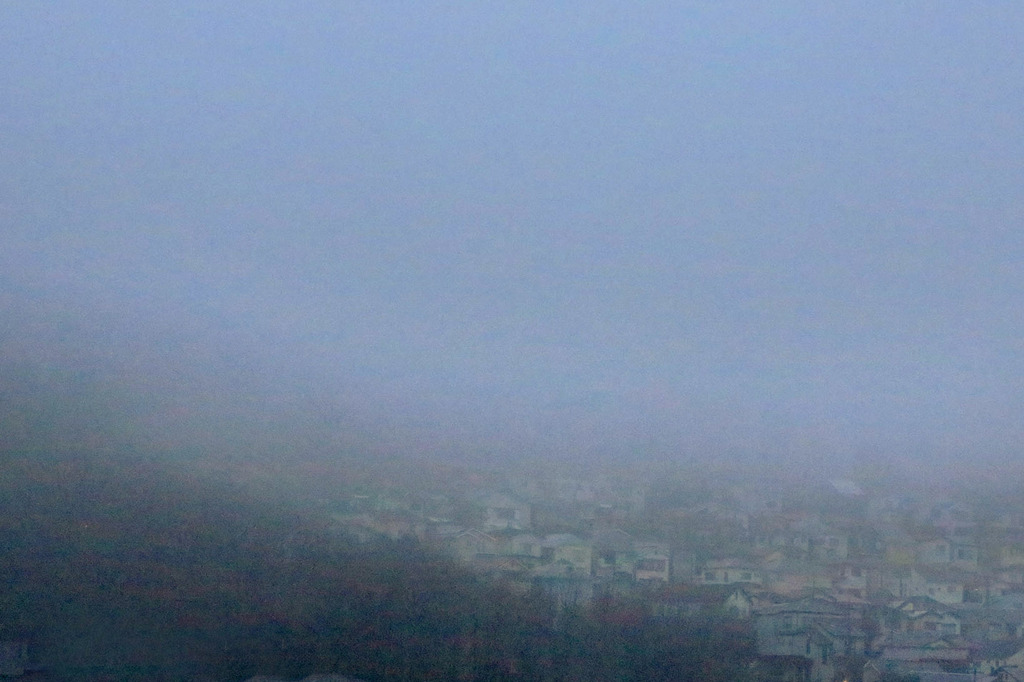 霧に覆われた街