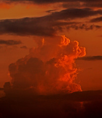 赤い入道雲