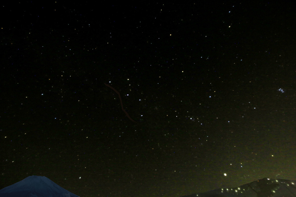 山中湖ⅡーＷのカシオペアが舞う夜空