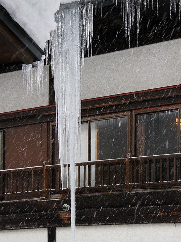 豪雪地を行くー秘湯の朝
