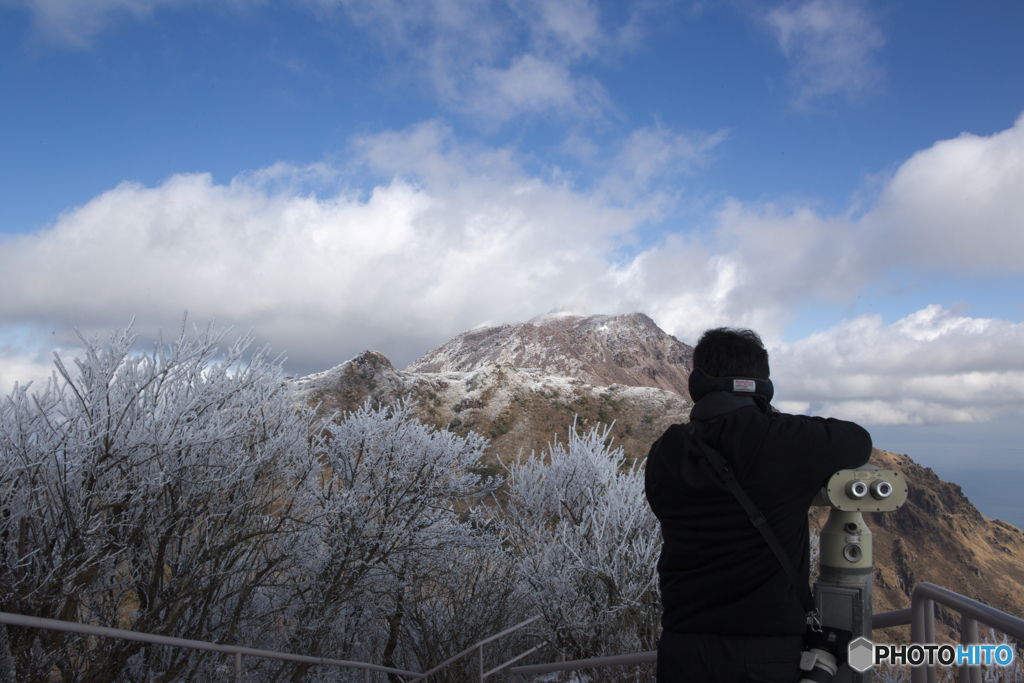 霧氷の妙見岳から平成新山をねらう