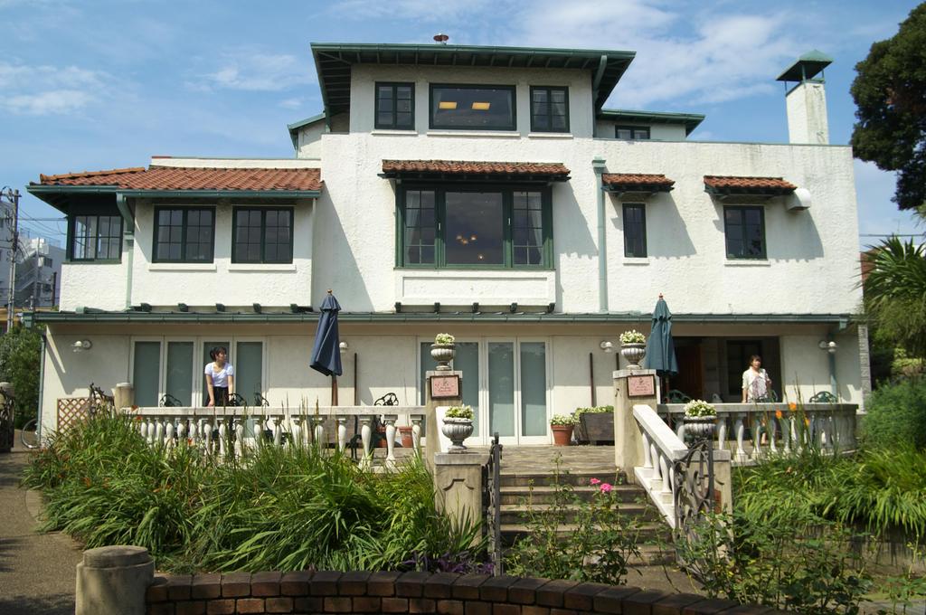 開店準備中（山手111番館）