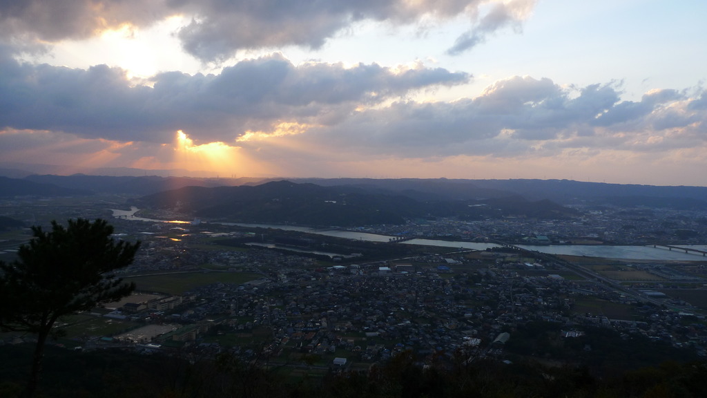 雨上がりの夕暮れ