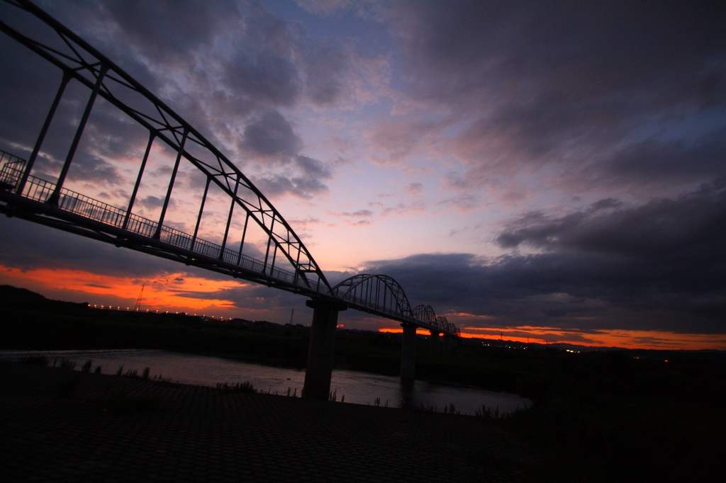 夕陽の向こうまで。
