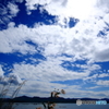 -青空と白い雲と海辺-
