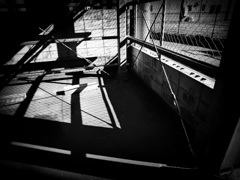 隅っこに潜むなにか