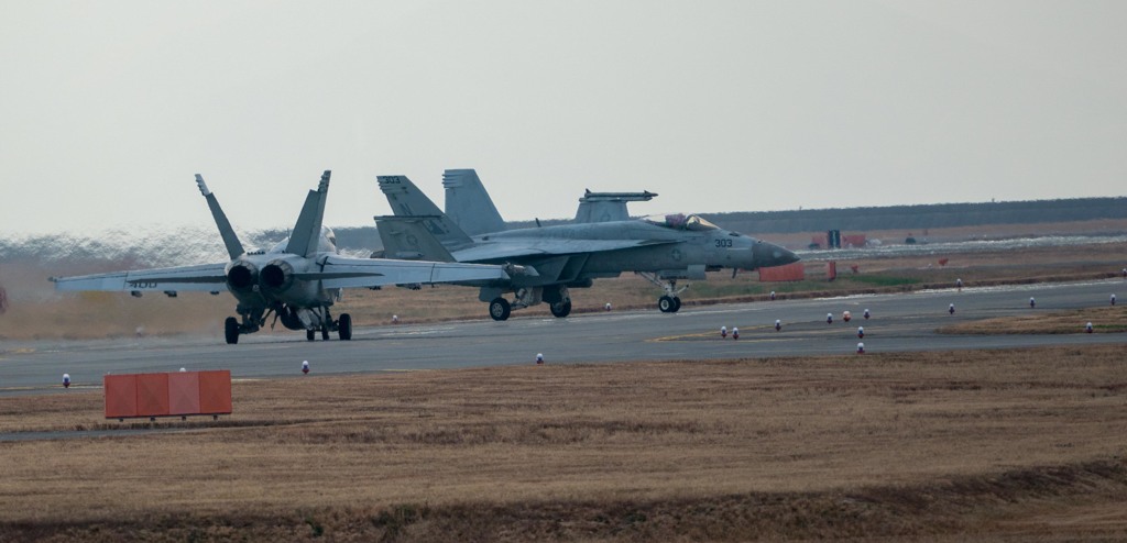 横断歩道は手を上げて
