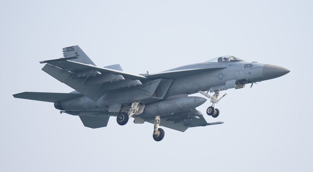 着陸　RW20　みっつ