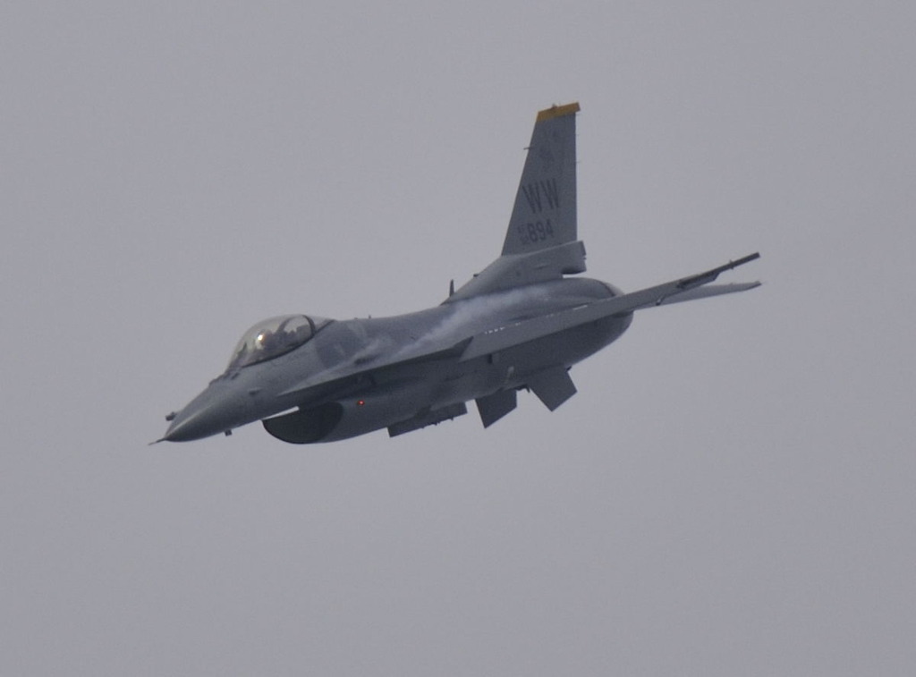 F-16（愛称:ファイティングファルコン）