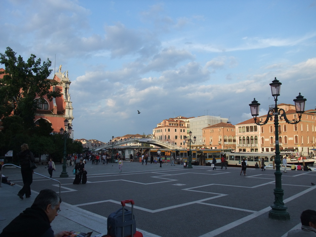 ヴェネツィア駅前広場