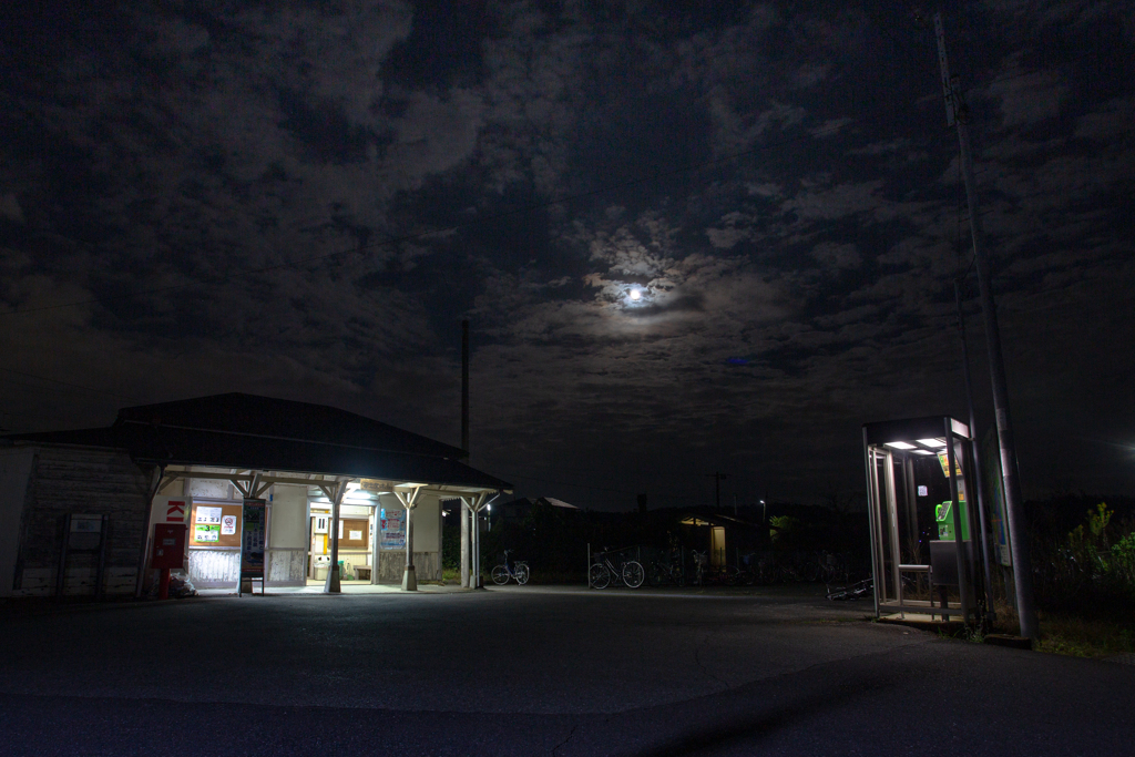 夜の無人駅