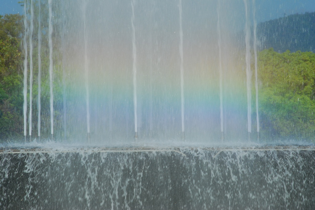 虹と噴水