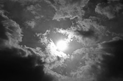 雪雲から覗いた太陽