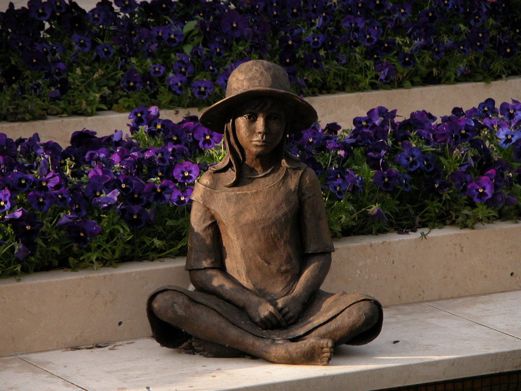 ティファニー庭園美術館の少女像