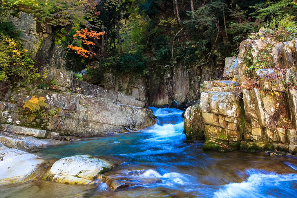 岩壁の流れ
