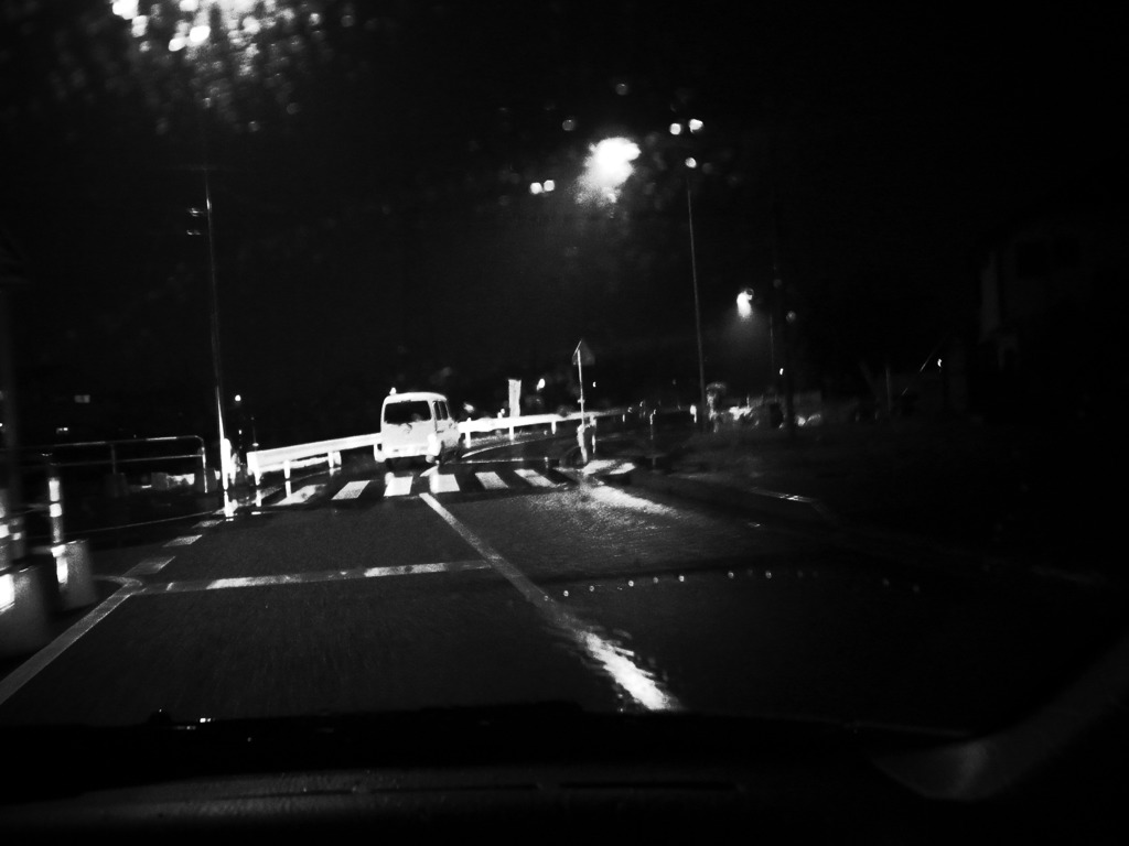 冷たい雨の夜