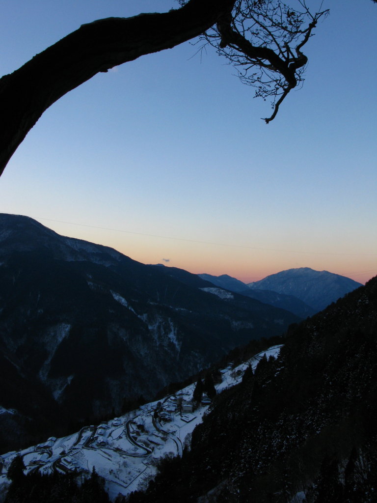 冬里の夜明け