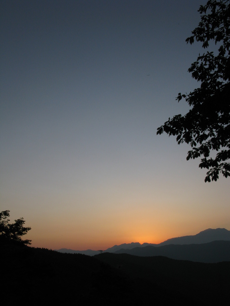 高原の夜明け