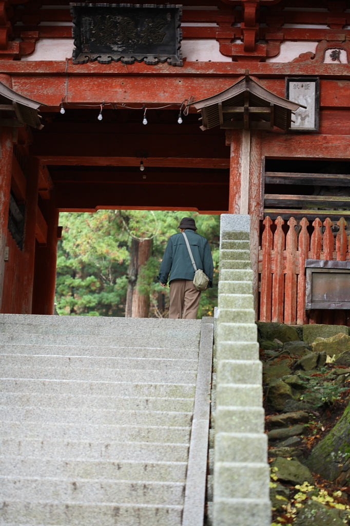晩秋の牛伏寺