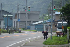 北海道。とある漁村の道