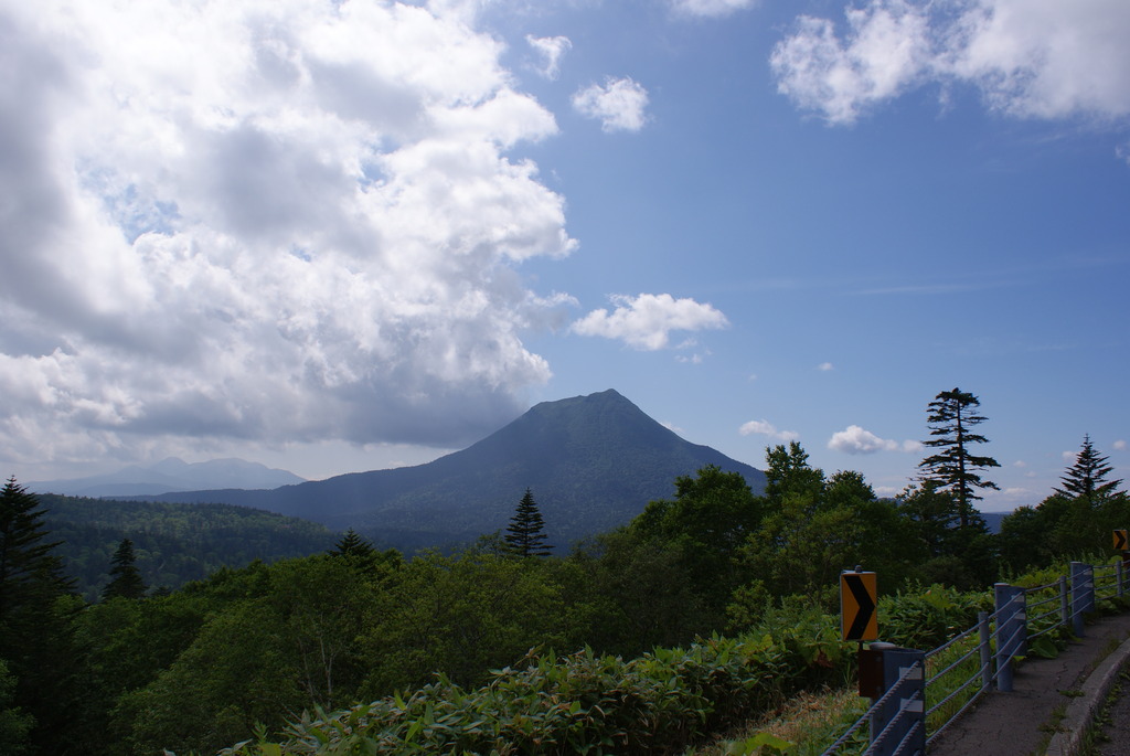 山と雲