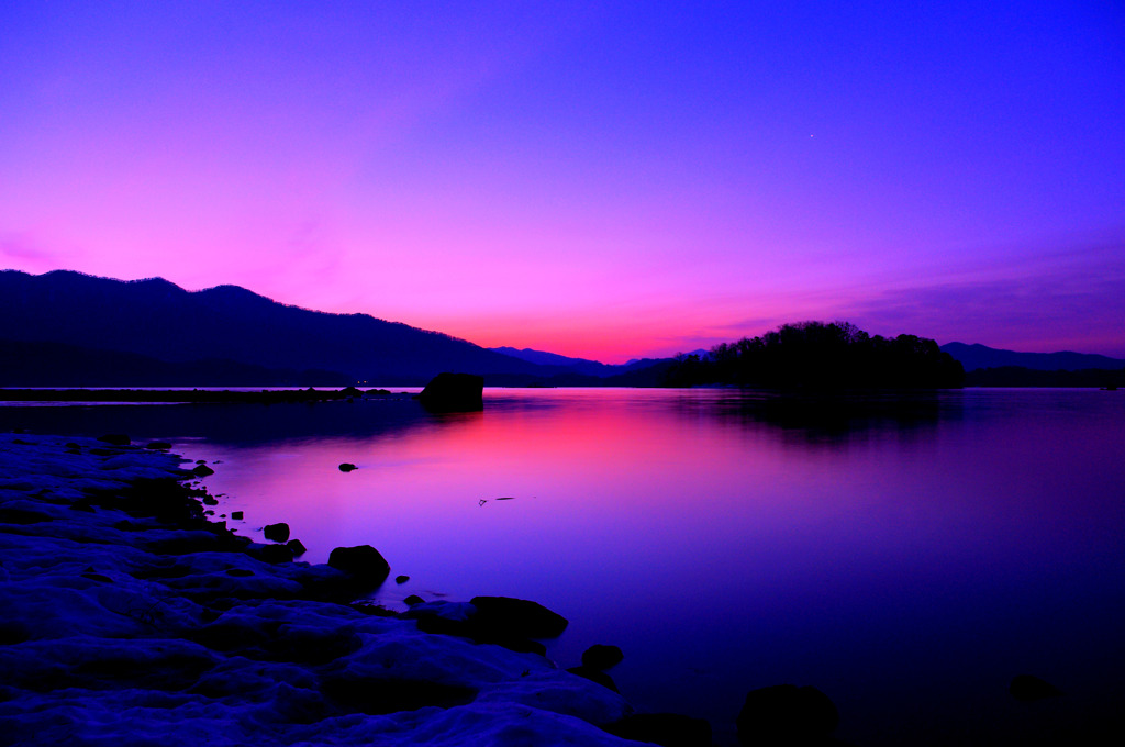 静寂　～湖畔の夜明け～