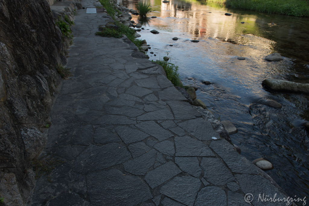 川沿い散歩道