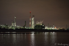 水面と大工場
