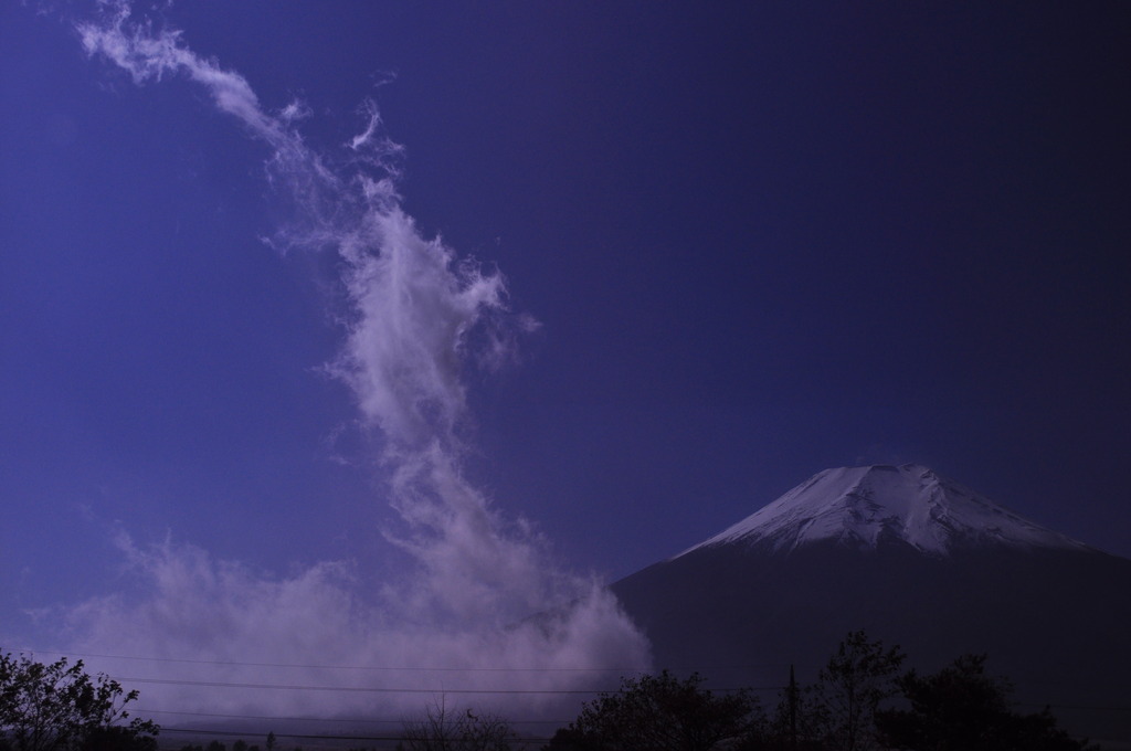 富士に鎮座する龍