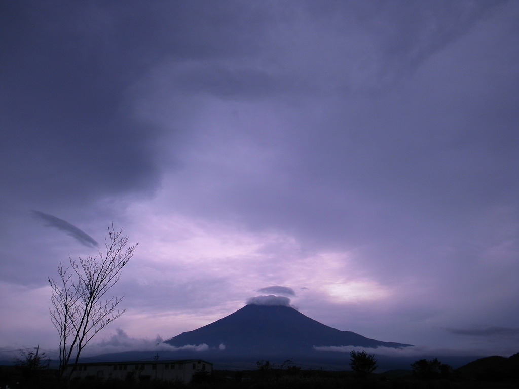 暗雲と富士