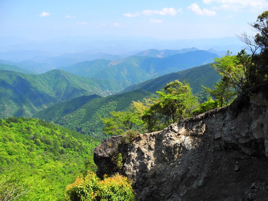 新緑の果無山脈縦走