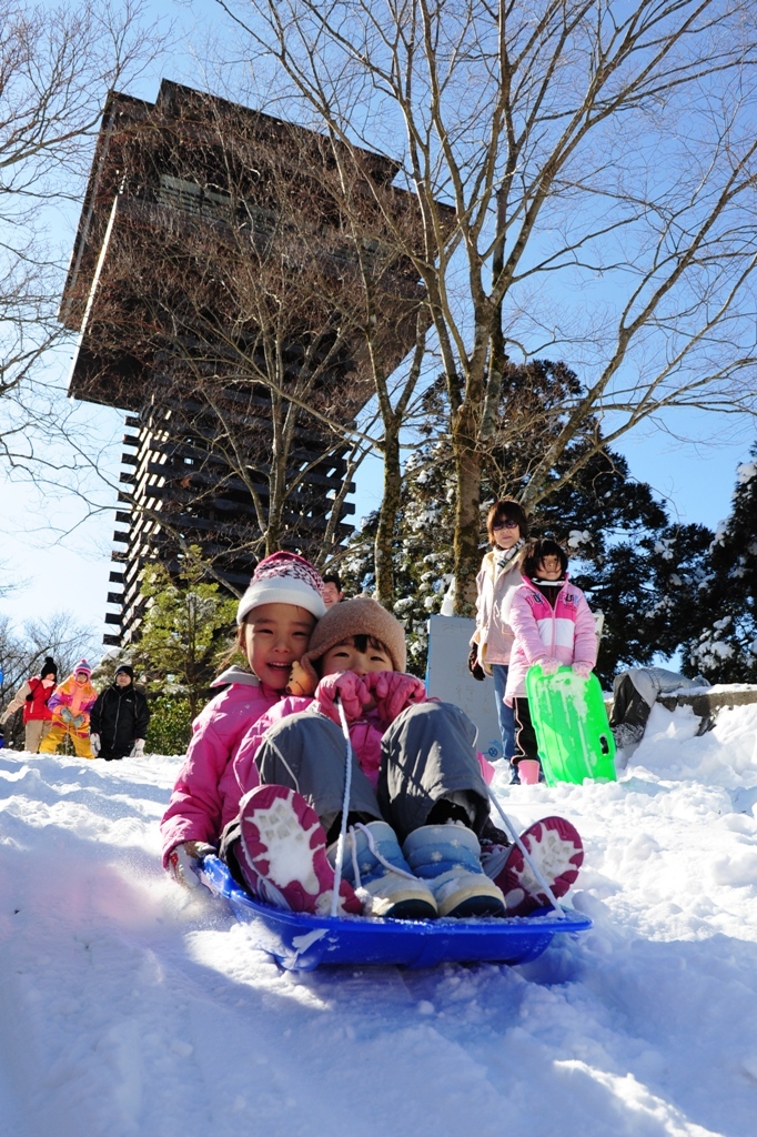 護摩壇山雪遊び