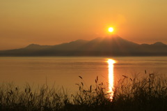 普賢岳に沈む夕日