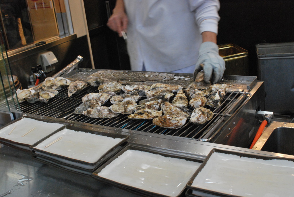 名物、焼き牡蠣