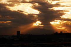 今日の夕空は大き目な天使の梯子