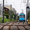 踏切へ向かう東急300系