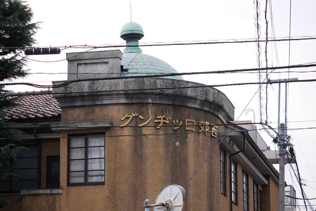 歴史を見せる街かど