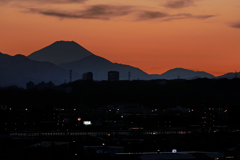 シルエット富士 街の夕景